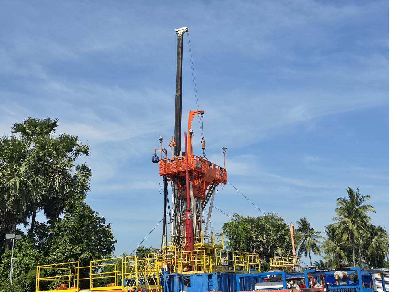 OPS-OES hydraulic workover unit (HWU)